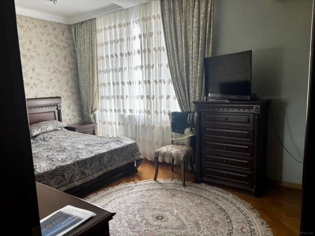 Satılır 3 otaqlı mənzil 140 m²