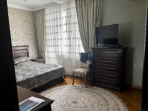Satılır 3 otaqlı mənzil 140 m²