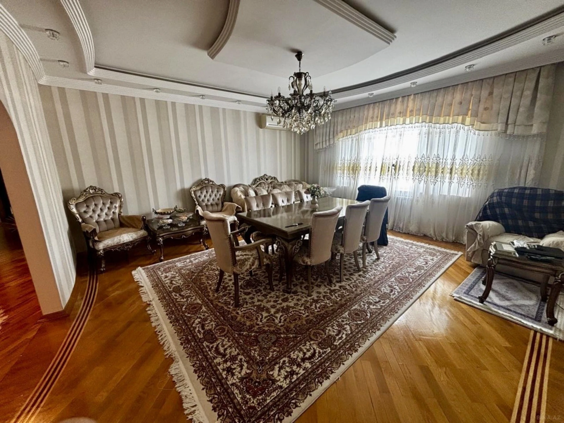 Satılır 3 otaqlı mənzil 140 m²