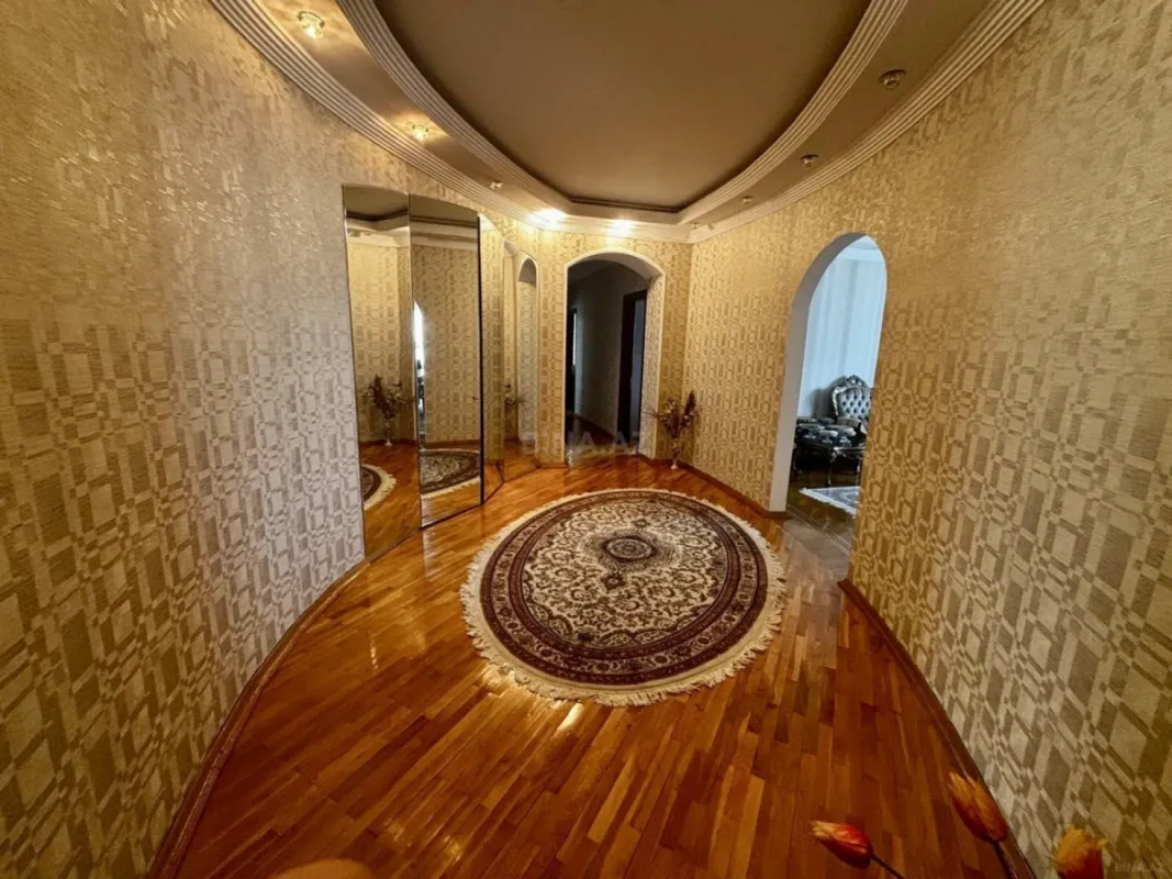 Satılır 3 otaqlı mənzil 140 m²