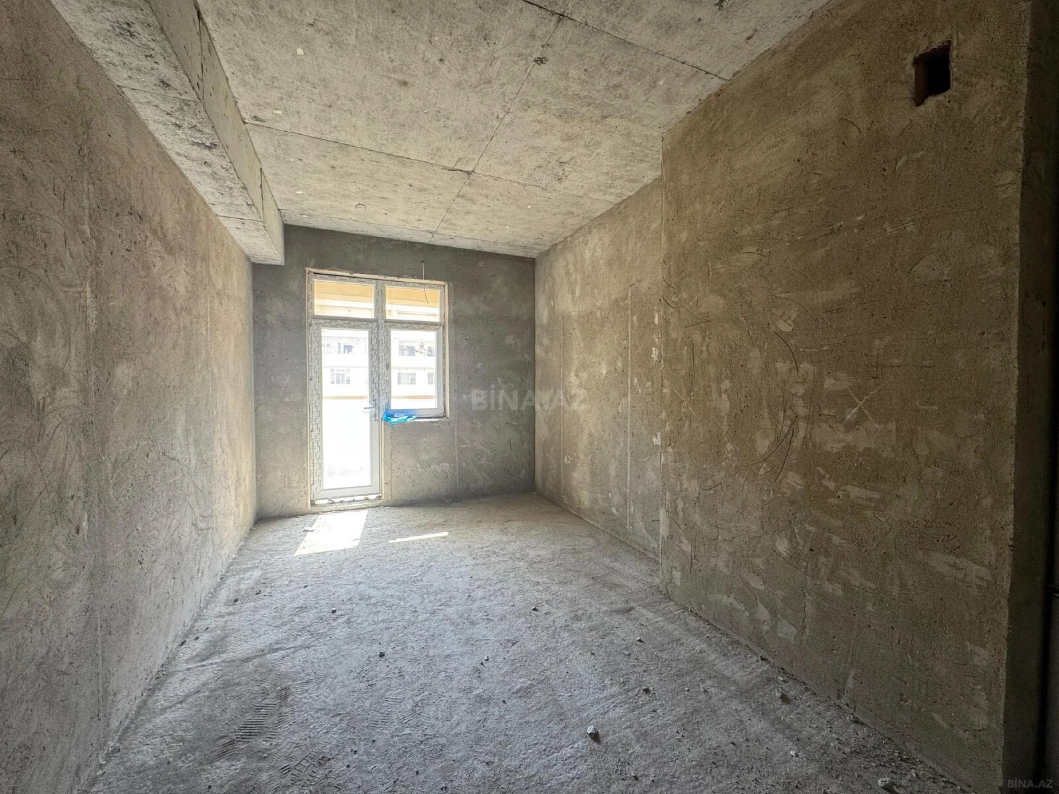 Satılır 3 otaqlı mənzil 156 m²