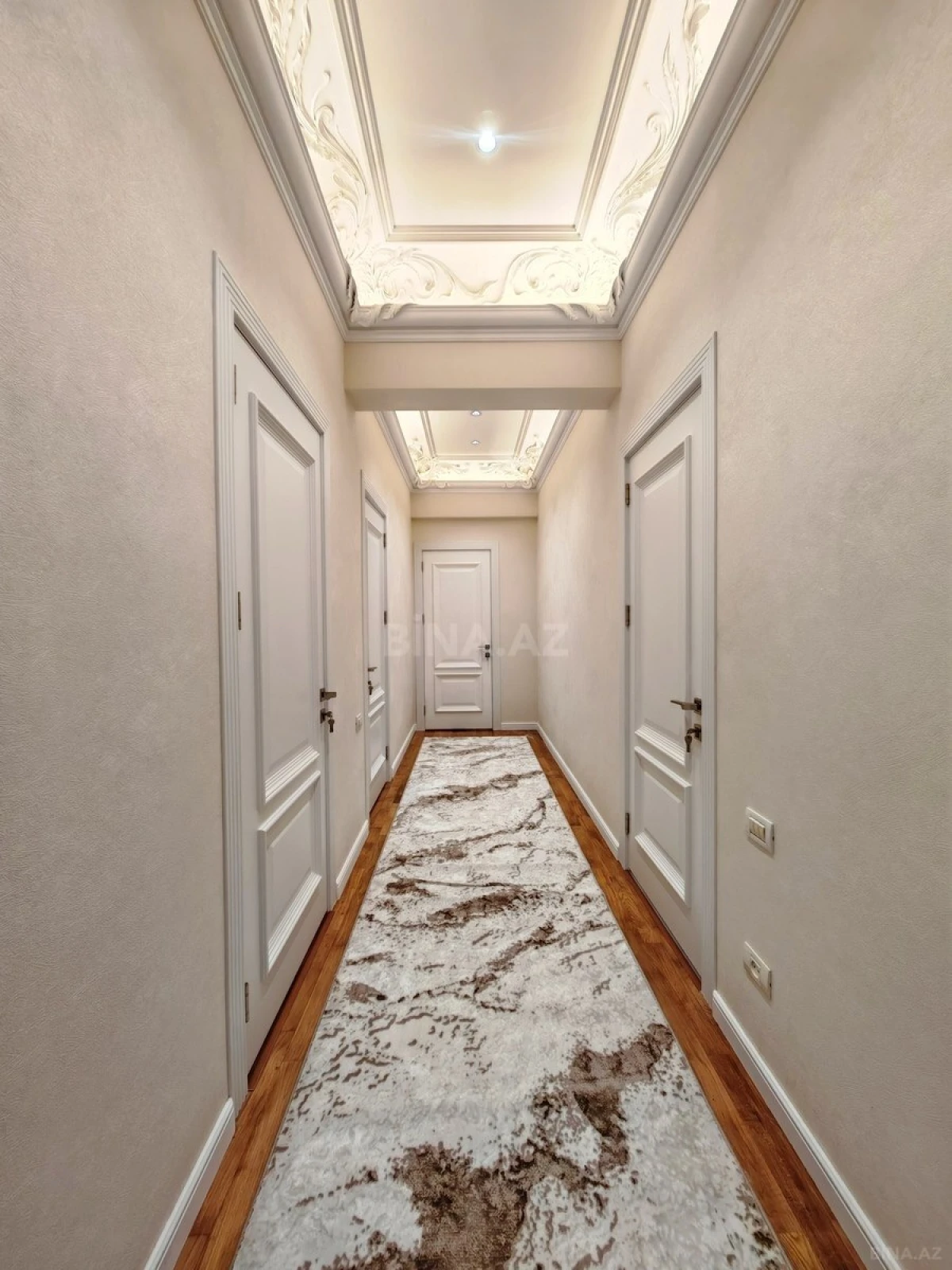 Satılır 4 otaqlı mənzil 215 m²