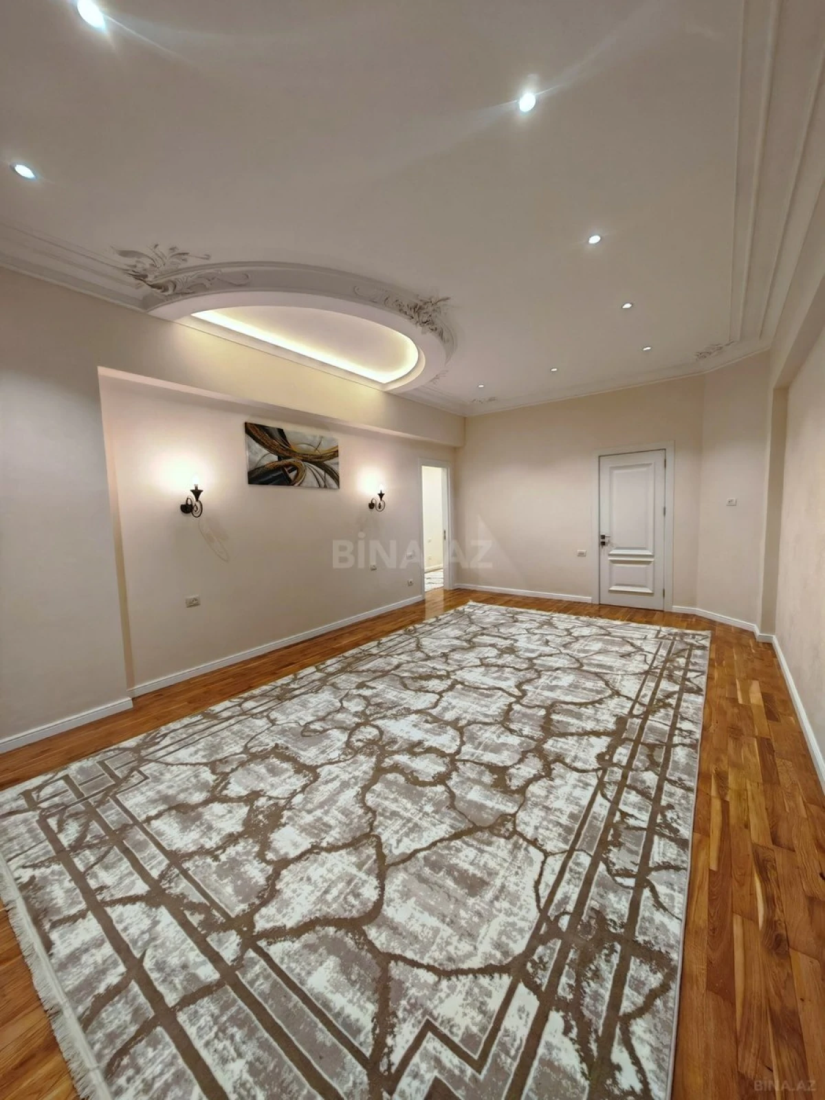 Satılır 4 otaqlı mənzil 215 m²