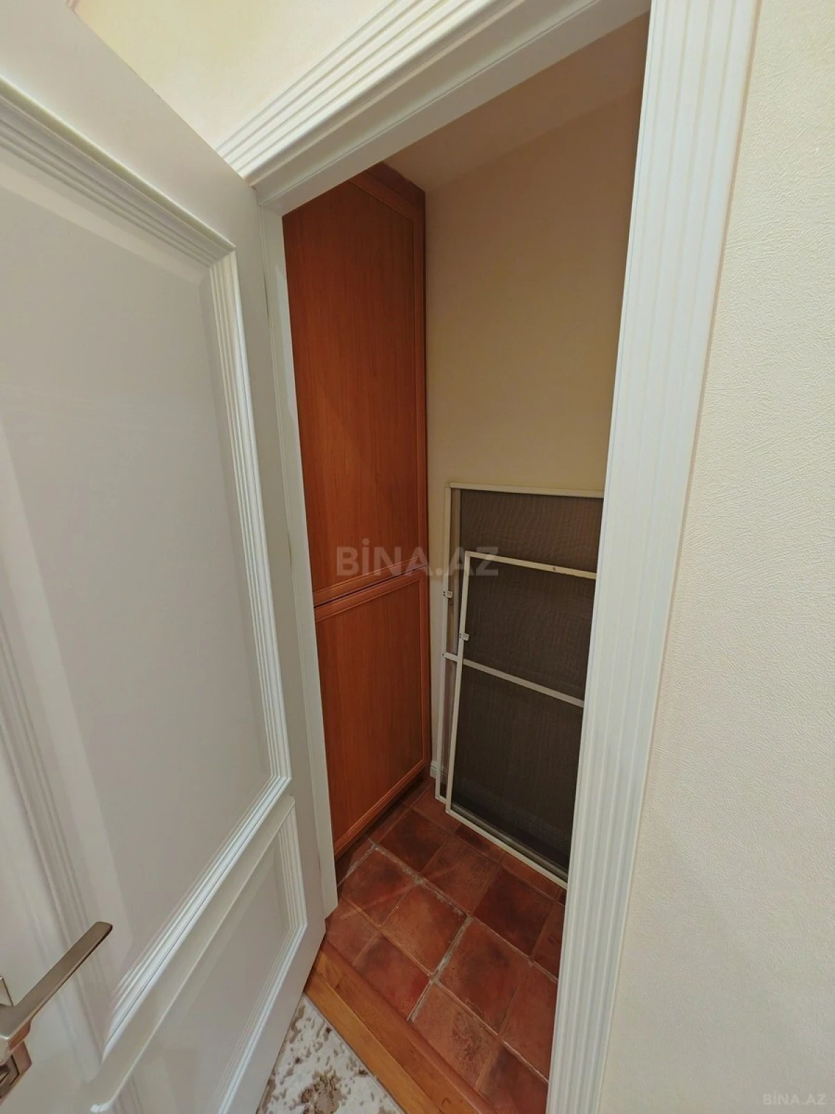 Satılır 4 otaqlı mənzil 215 m²