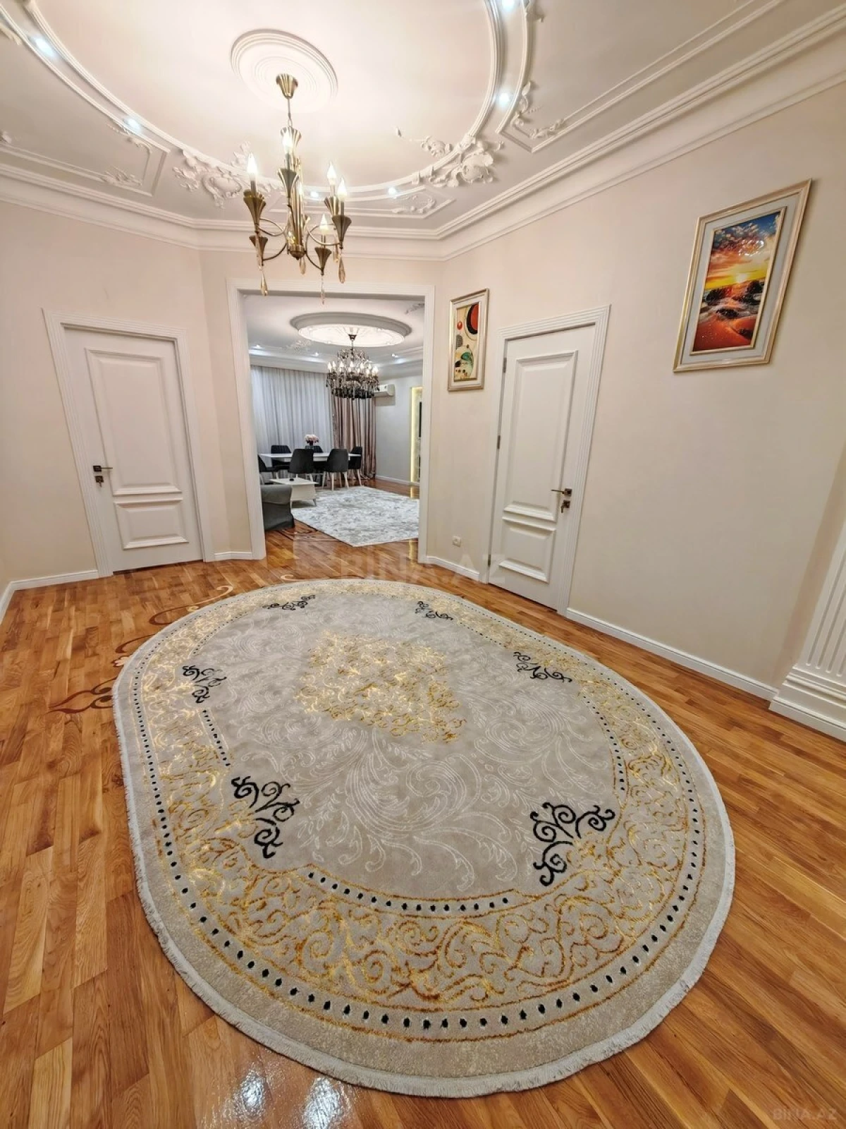 Satılır 4 otaqlı mənzil 215 m²