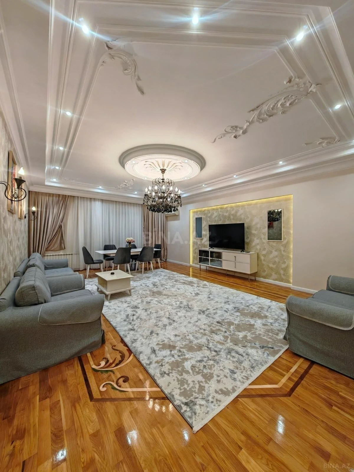 Satılır 4 otaqlı mənzil 215 m²
