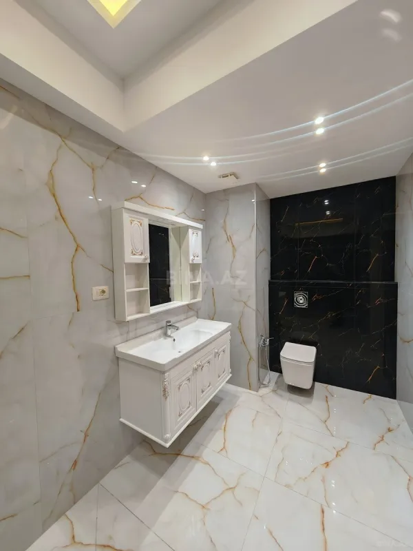 Satılır 4 otaqlı mənzil 215 m²