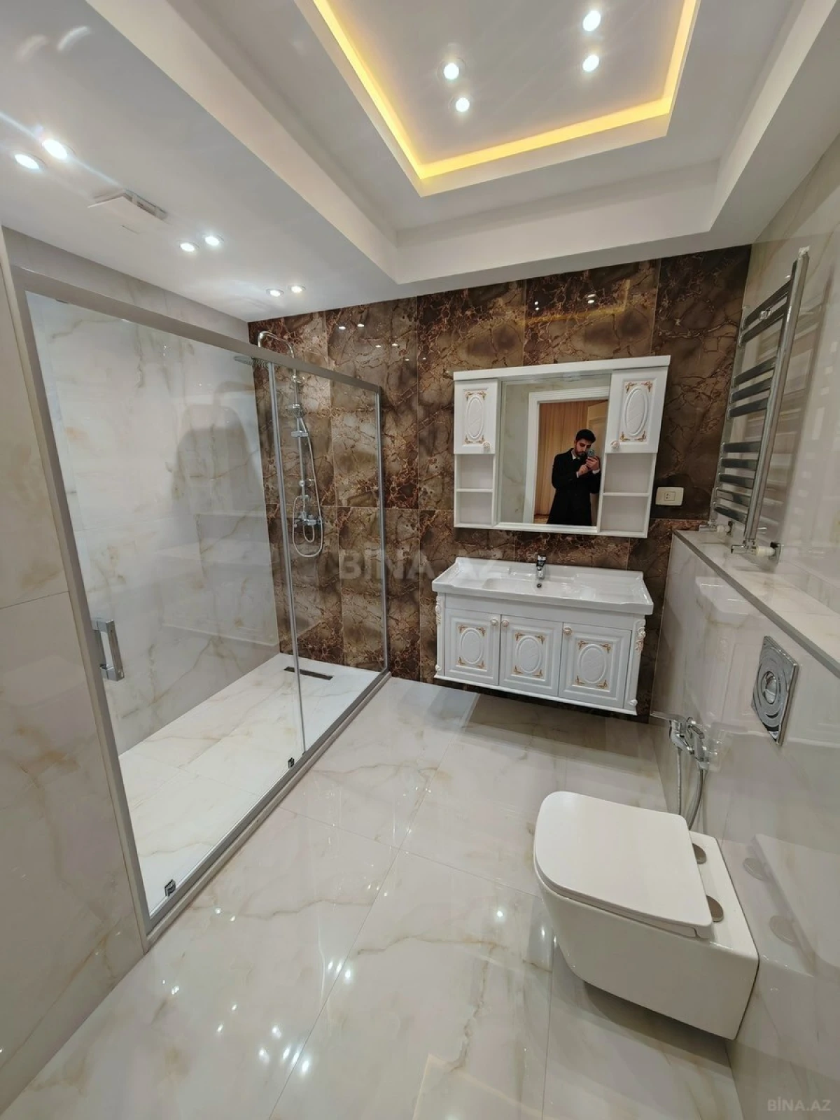 Satılır 4 otaqlı mənzil 215 m²