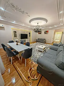 Satılır 4 otaqlı mənzil 215 m²