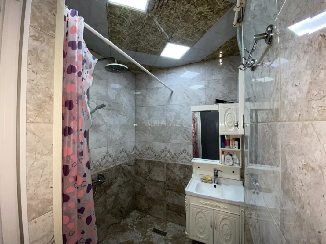 Satılır 5 otaqlı mənzil 80.2 m²