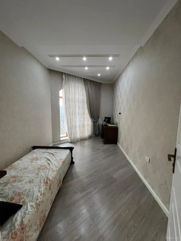 Kirayə verilir 7 otaqlı həyət evi 350 m²