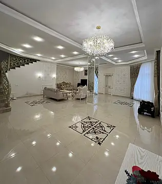 Kirayə verilir 7 otaqlı həyət evi 350 m²
