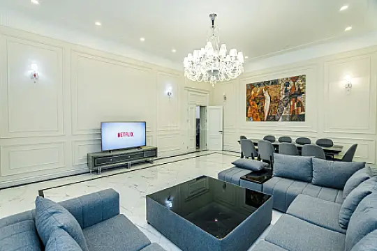 Kirayə verilir 5 otaqlı mənzil 250 m²