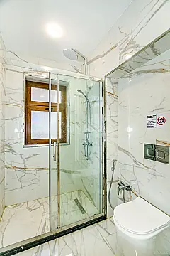 Kirayə verilir 5 otaqlı mənzil 250 m²