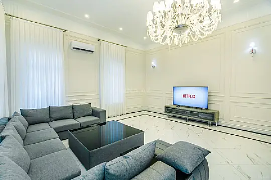 Kirayə verilir 5 otaqlı mənzil 250 m²
