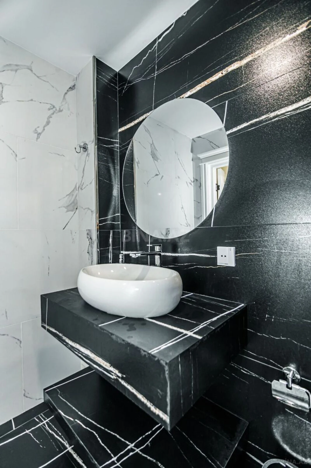 Kirayə verilir 5 otaqlı mənzil 250 m²