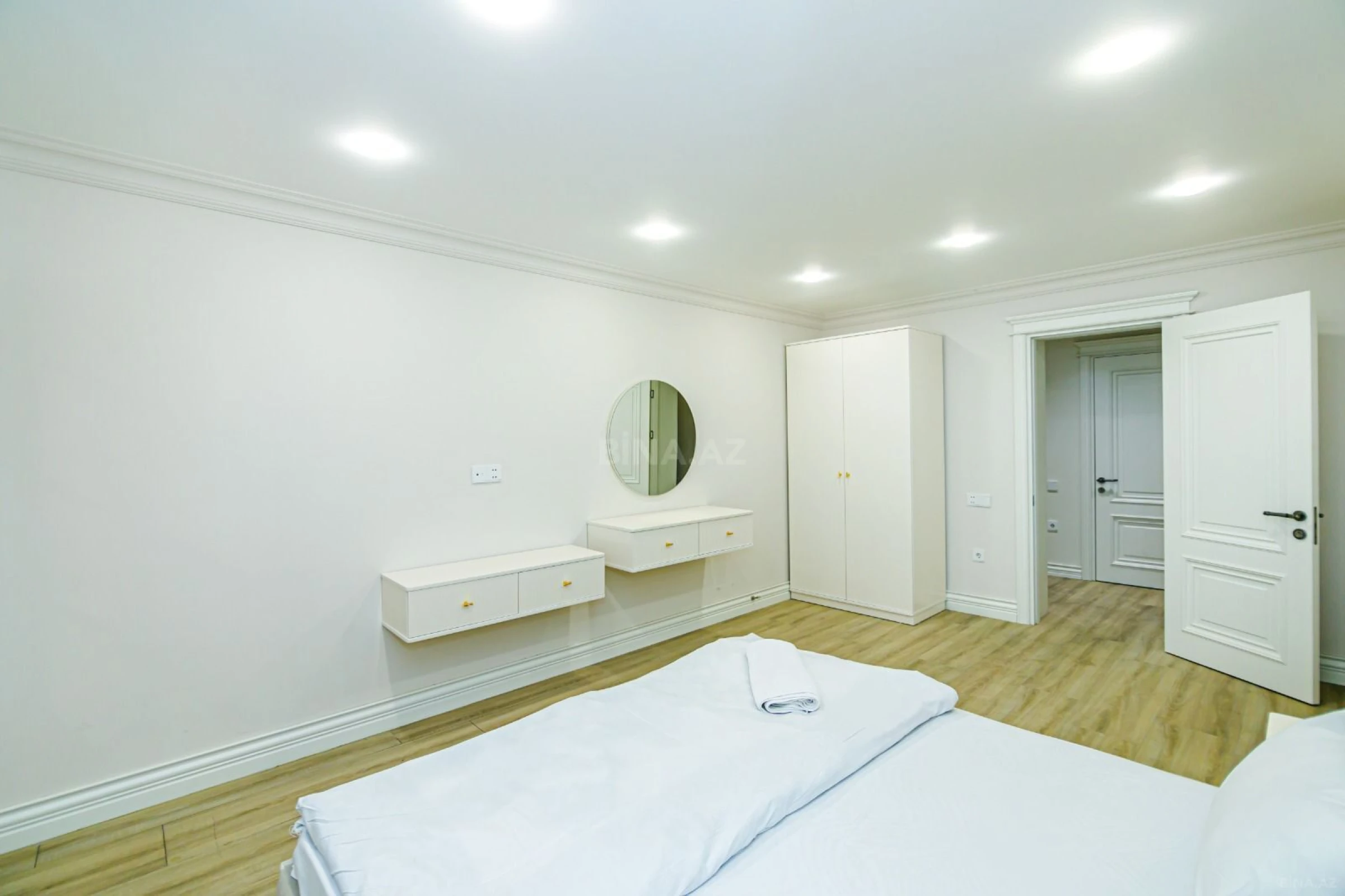 Kirayə verilir 5 otaqlı mənzil 250 m²