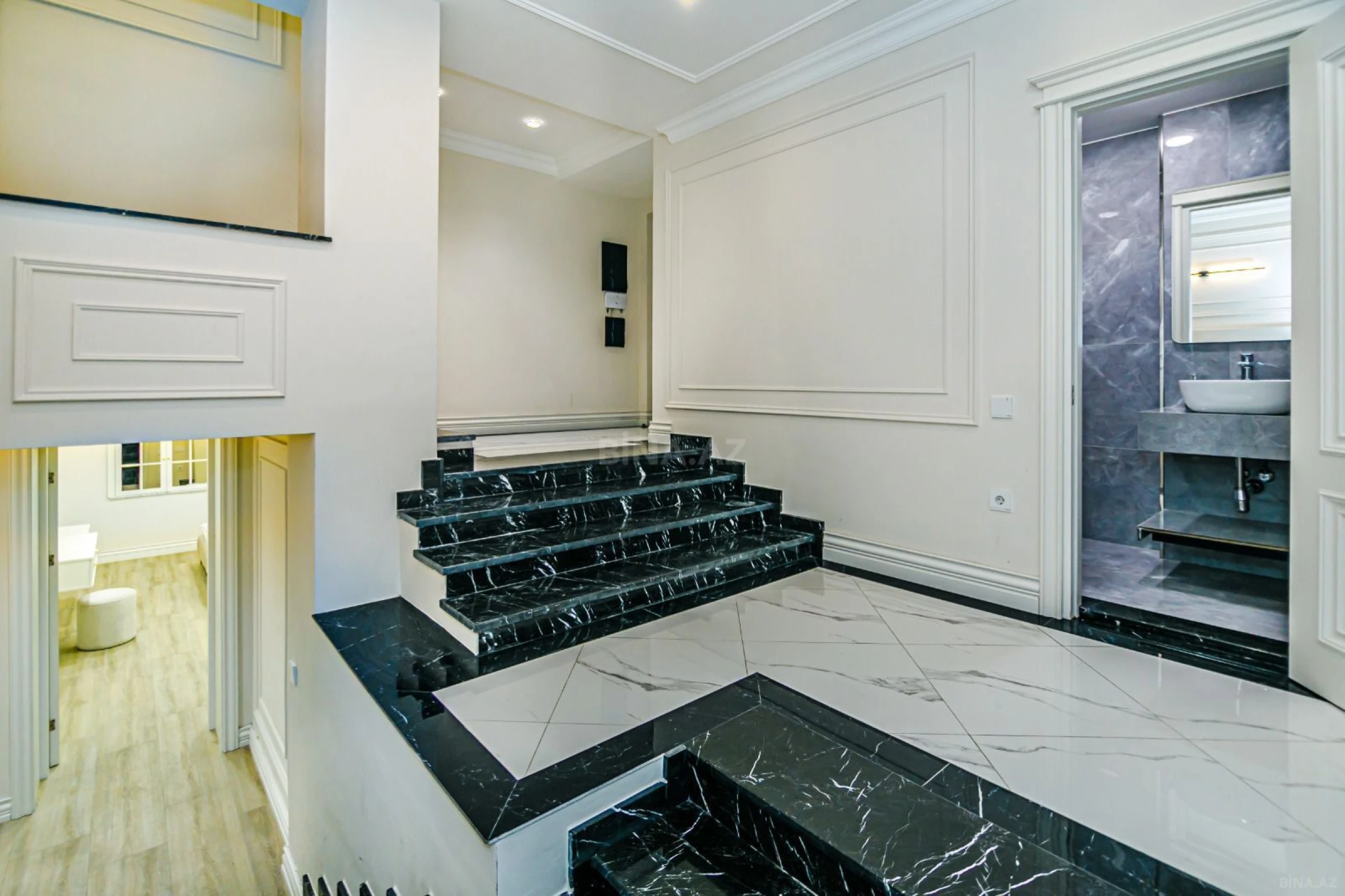 Kirayə verilir 5 otaqlı mənzil 250 m²