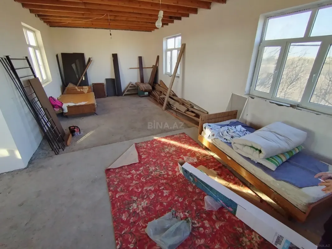 Satılır 5 otaqlı həyət evi 180 m²