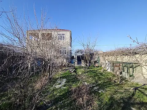 Satılır 5 otaqlı həyət evi 180 m²