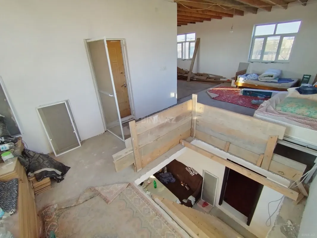 Satılır 5 otaqlı həyət evi 180 m²