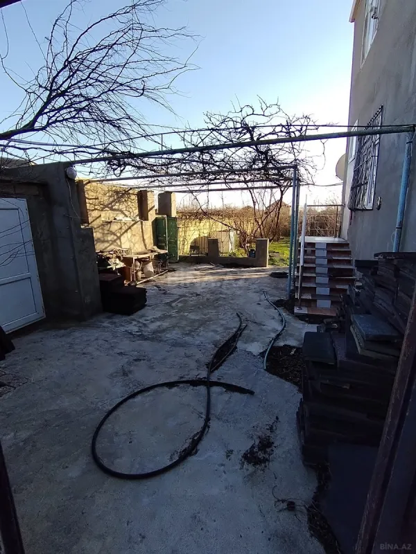 Satılır 5 otaqlı həyət evi 180 m²