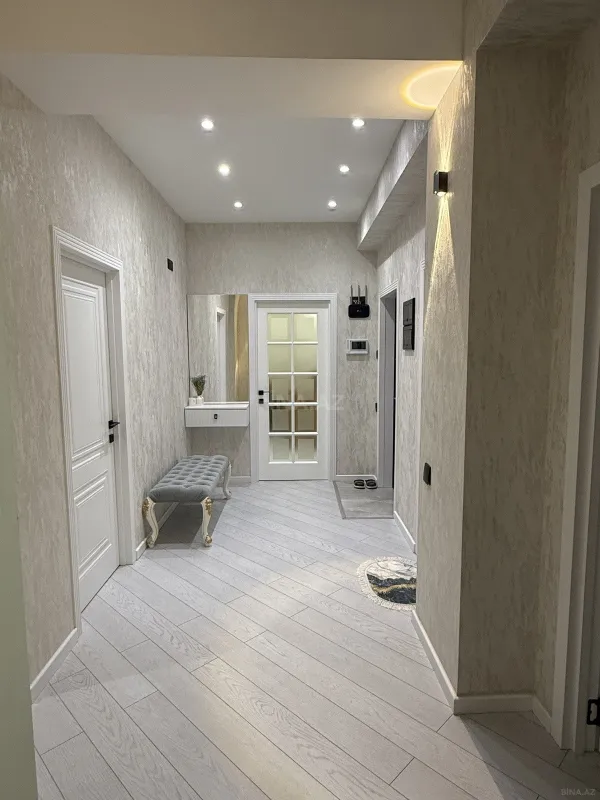 Satılır 4 otaqlı mənzil 128 m²