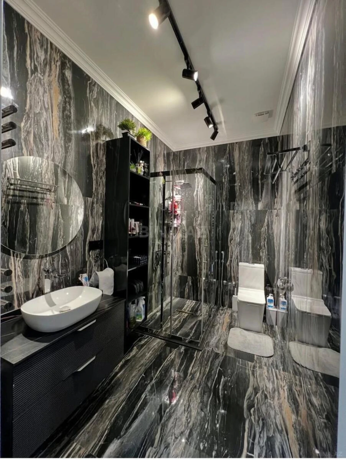 Satılır 2 otaqlı mənzil 104 m²