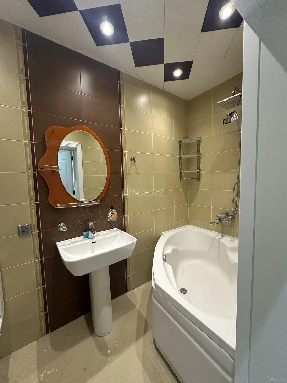 Satılır 2 otaqlı mənzil 92 m²