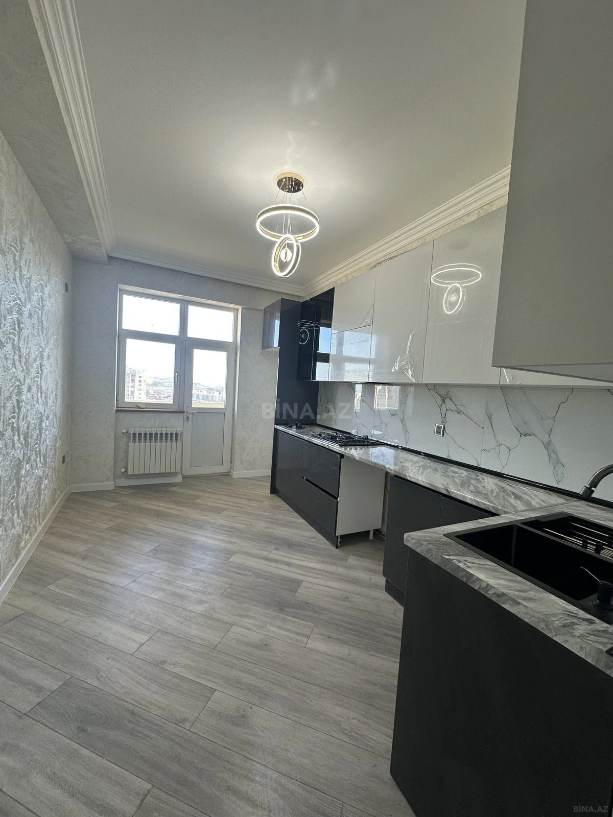 Satılır 2 otaqlı mənzil 92 m²