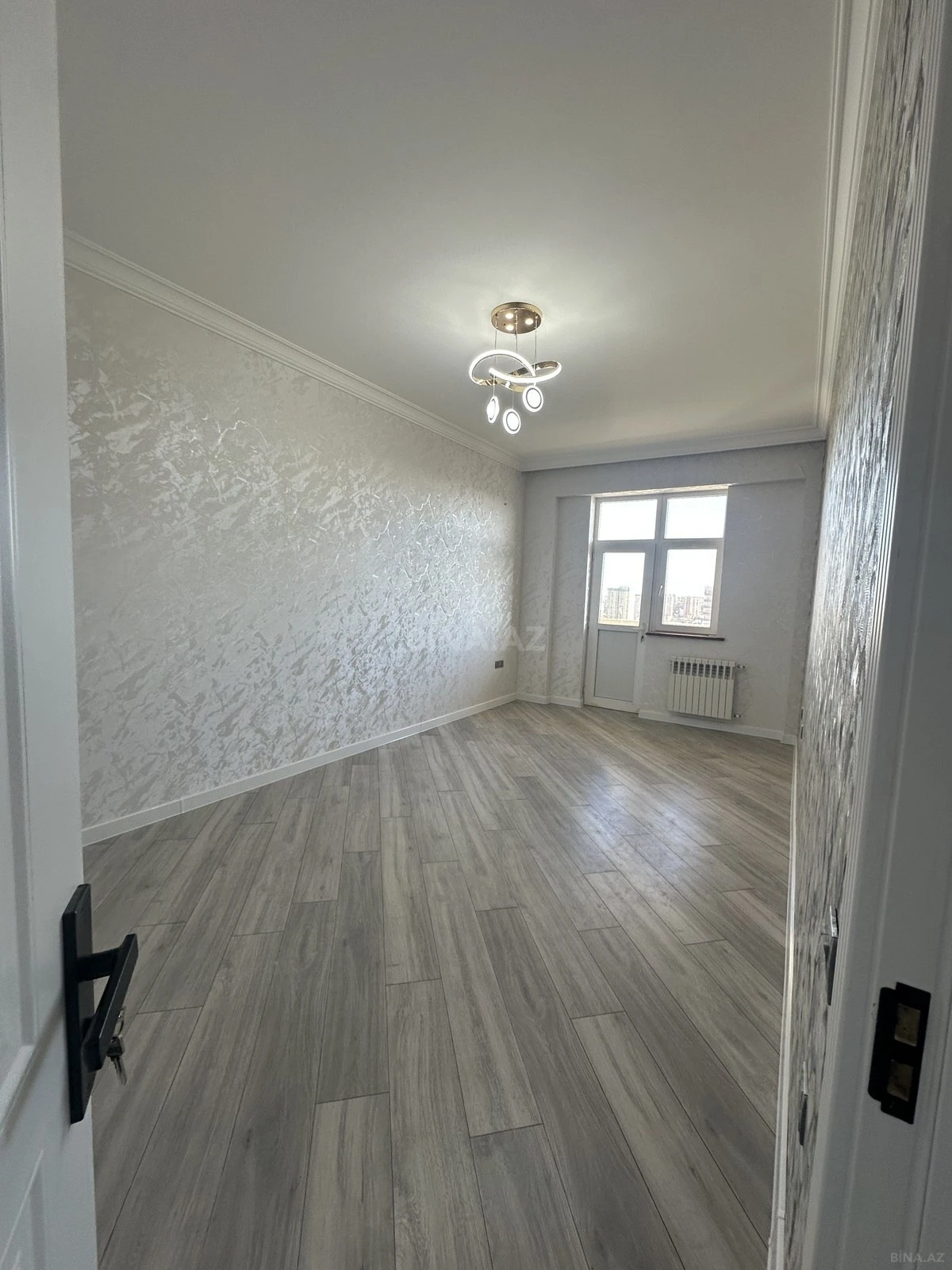 Satılır 2 otaqlı mənzil 92 m²