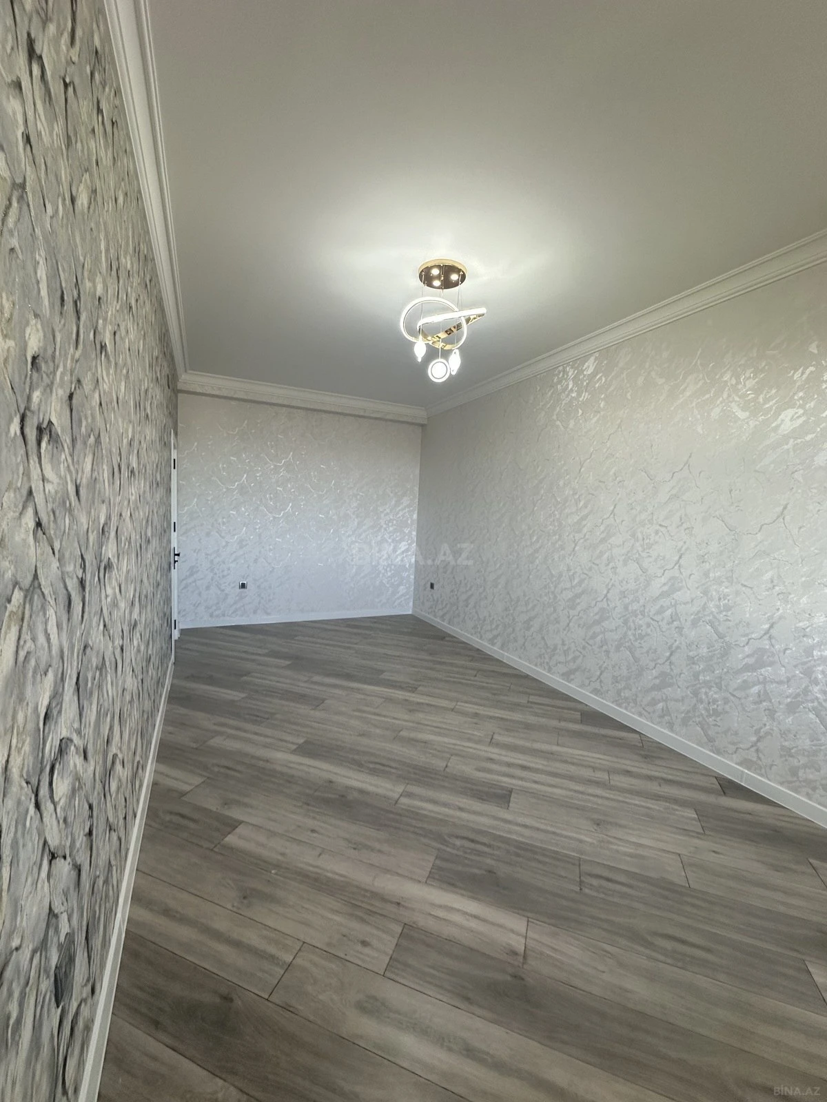 Satılır 2 otaqlı mənzil 92 m²