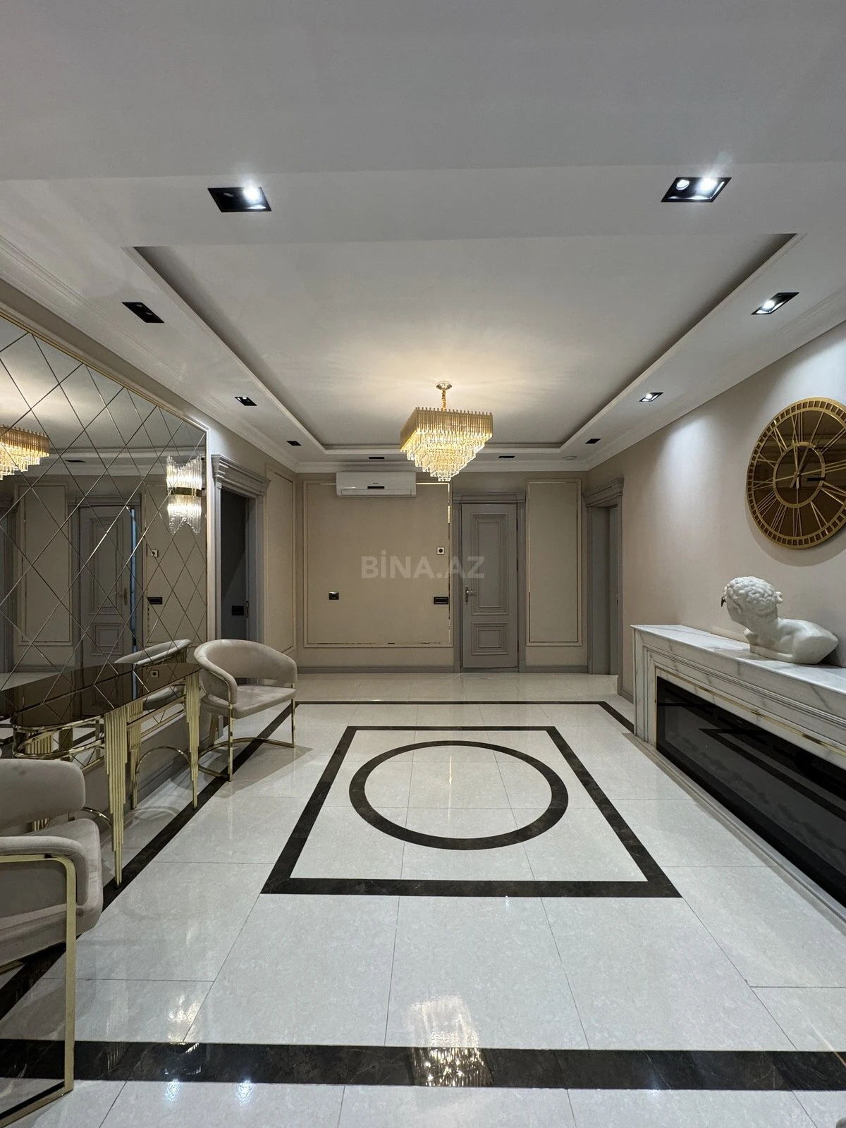 Satılır 4 otaqlı mənzil 240 m²