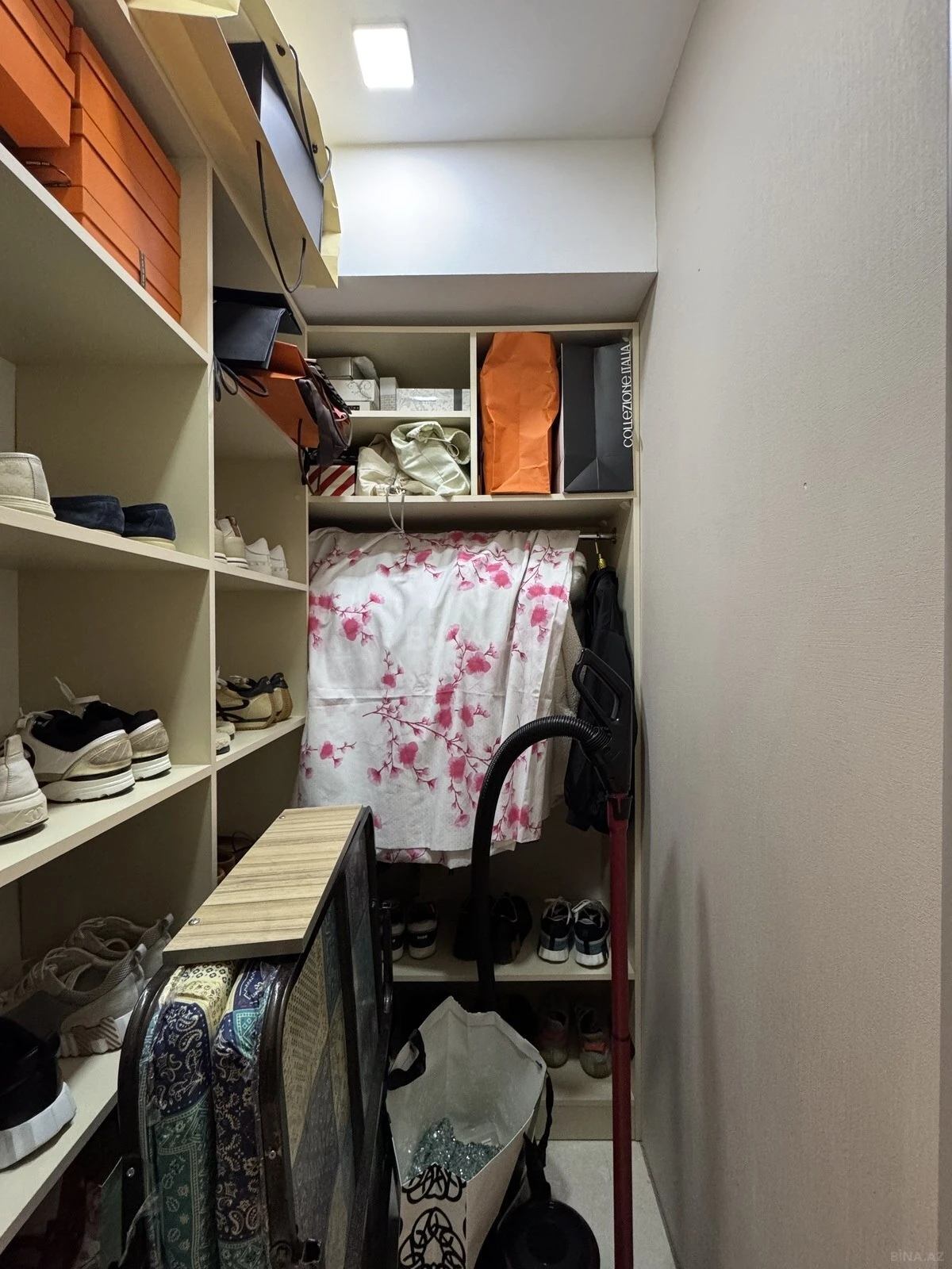 Satılır 4 otaqlı mənzil 240 m²