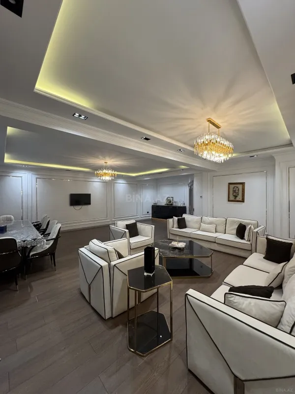 Satılır 4 otaqlı mənzil 240 m²