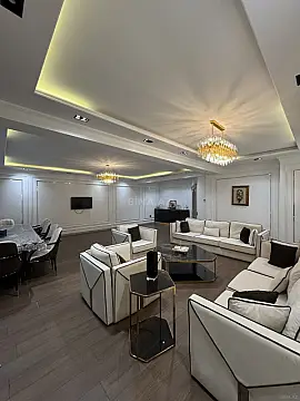 Satılır 4 otaqlı mənzil 240 m²