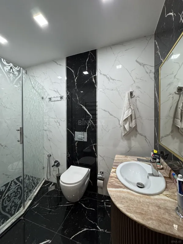 Satılır 4 otaqlı mənzil 240 m²