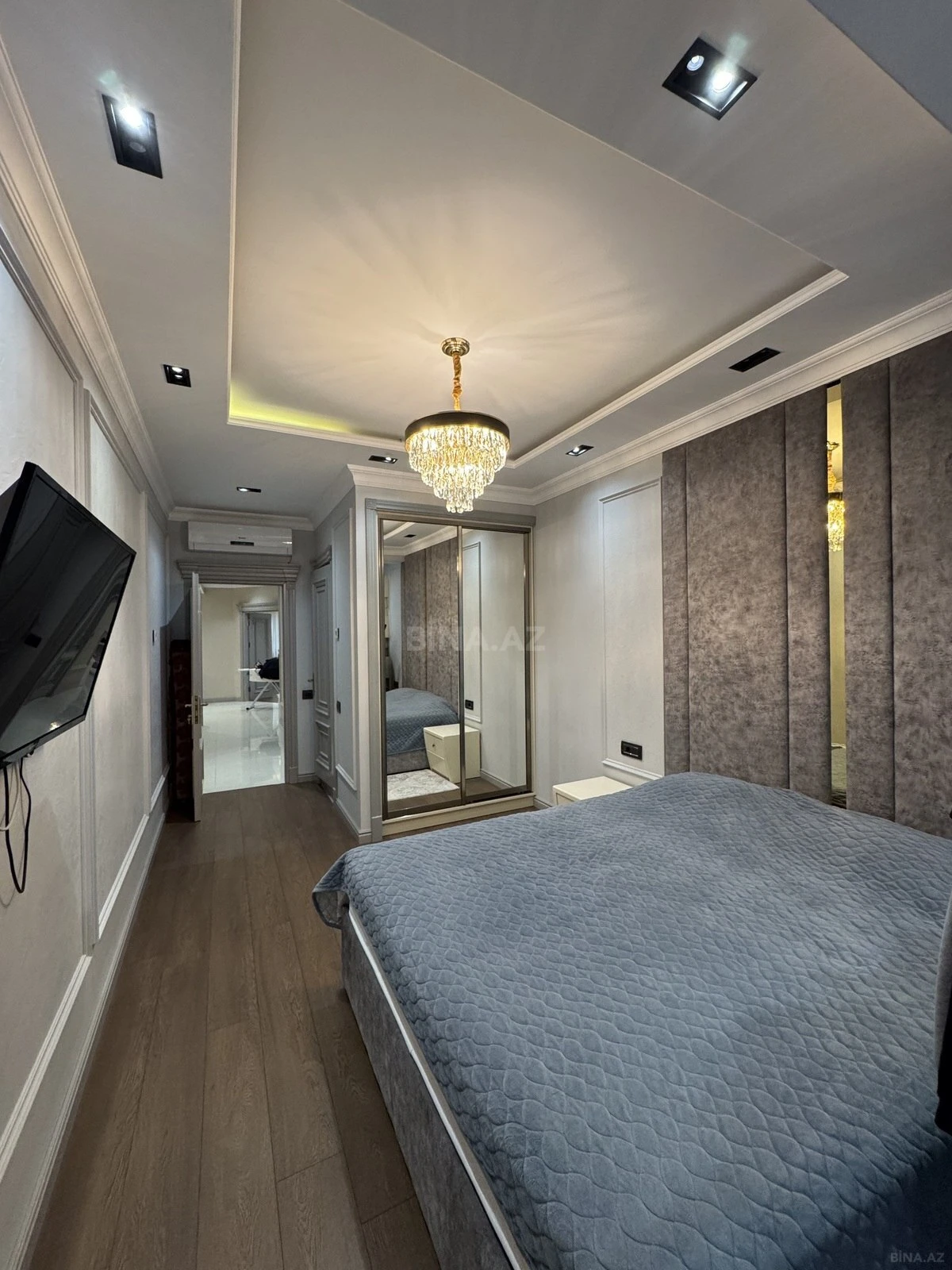 Satılır 4 otaqlı mənzil 240 m²