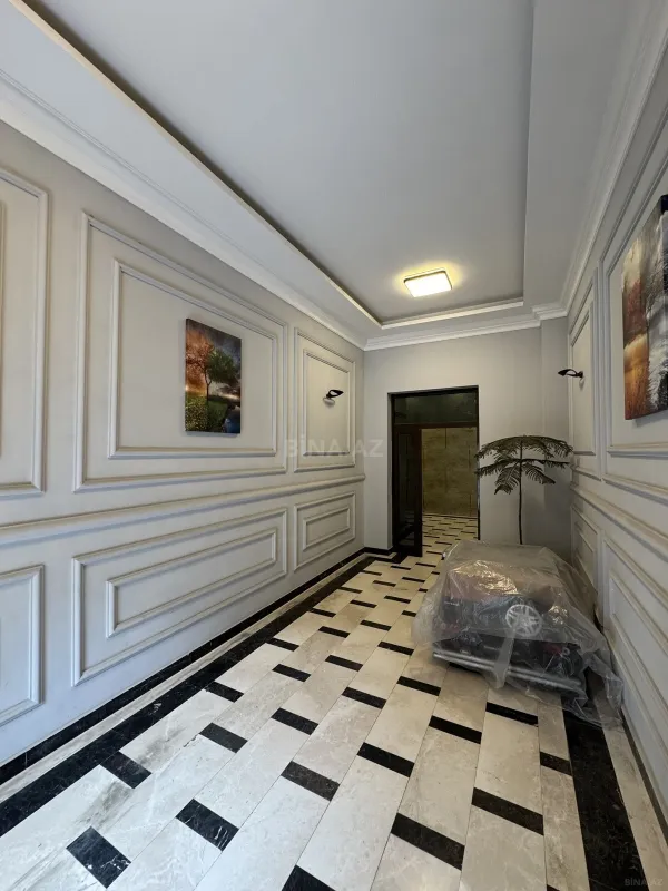 Satılır 4 otaqlı mənzil 240 m²