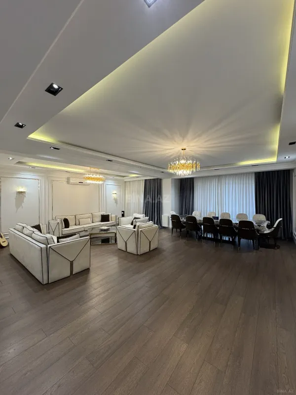 Satılır 4 otaqlı mənzil 240 m²