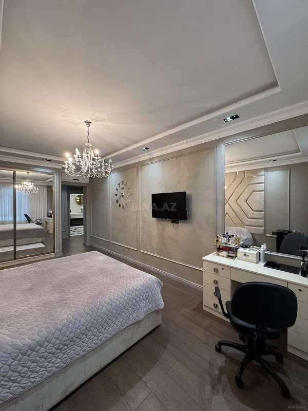 Satılır 4 otaqlı mənzil 240 m²