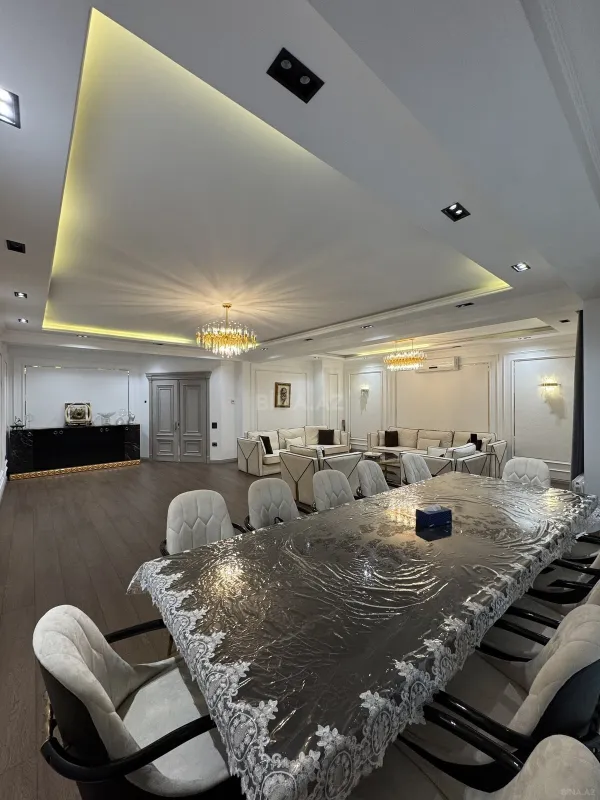 Satılır 4 otaqlı mənzil 240 m²