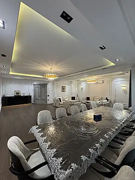 Satılır 4 otaqlı mənzil 240 m²