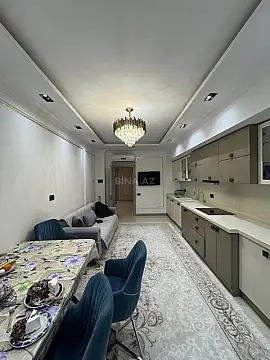 Satılır 4 otaqlı mənzil 240 m²