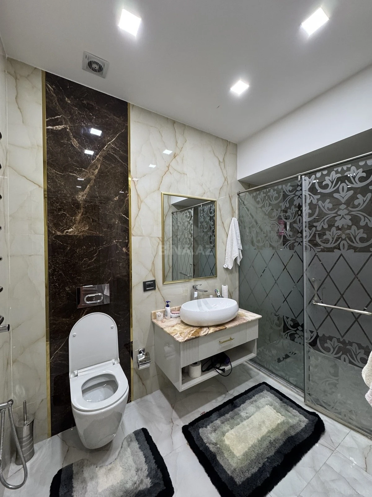 Satılır 4 otaqlı mənzil 240 m²