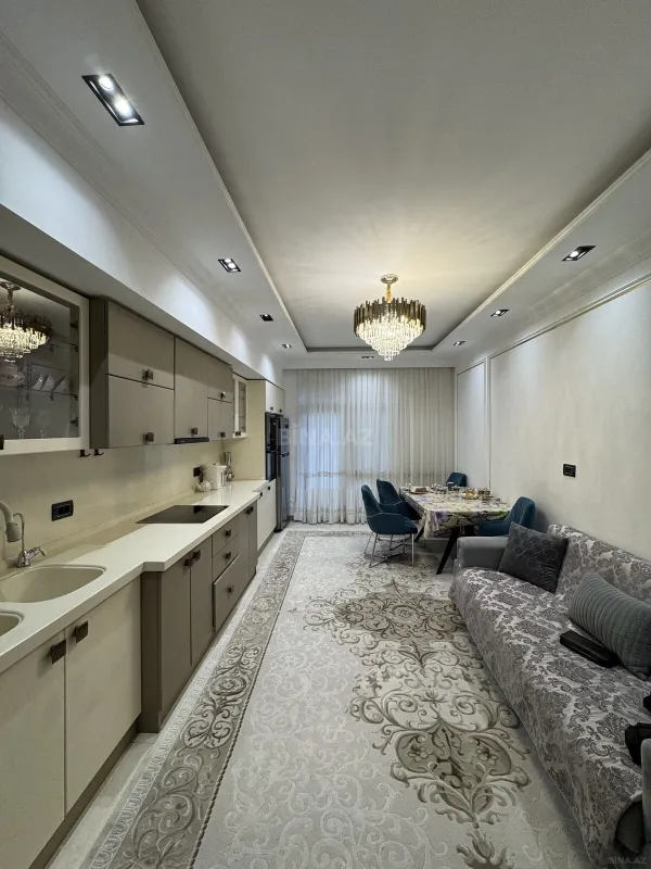 Satılır 4 otaqlı mənzil 240 m²