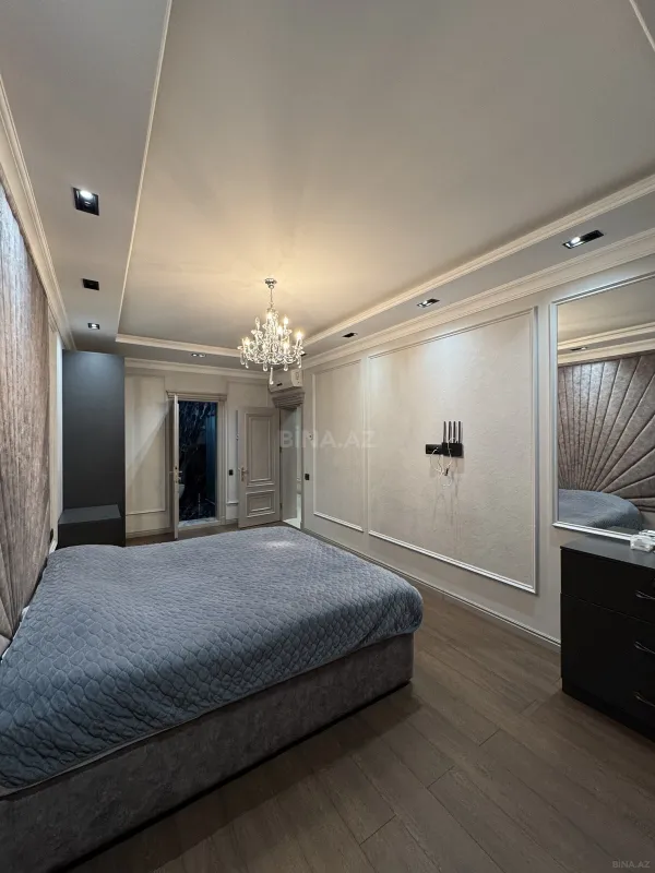 Satılır 4 otaqlı mənzil 240 m²