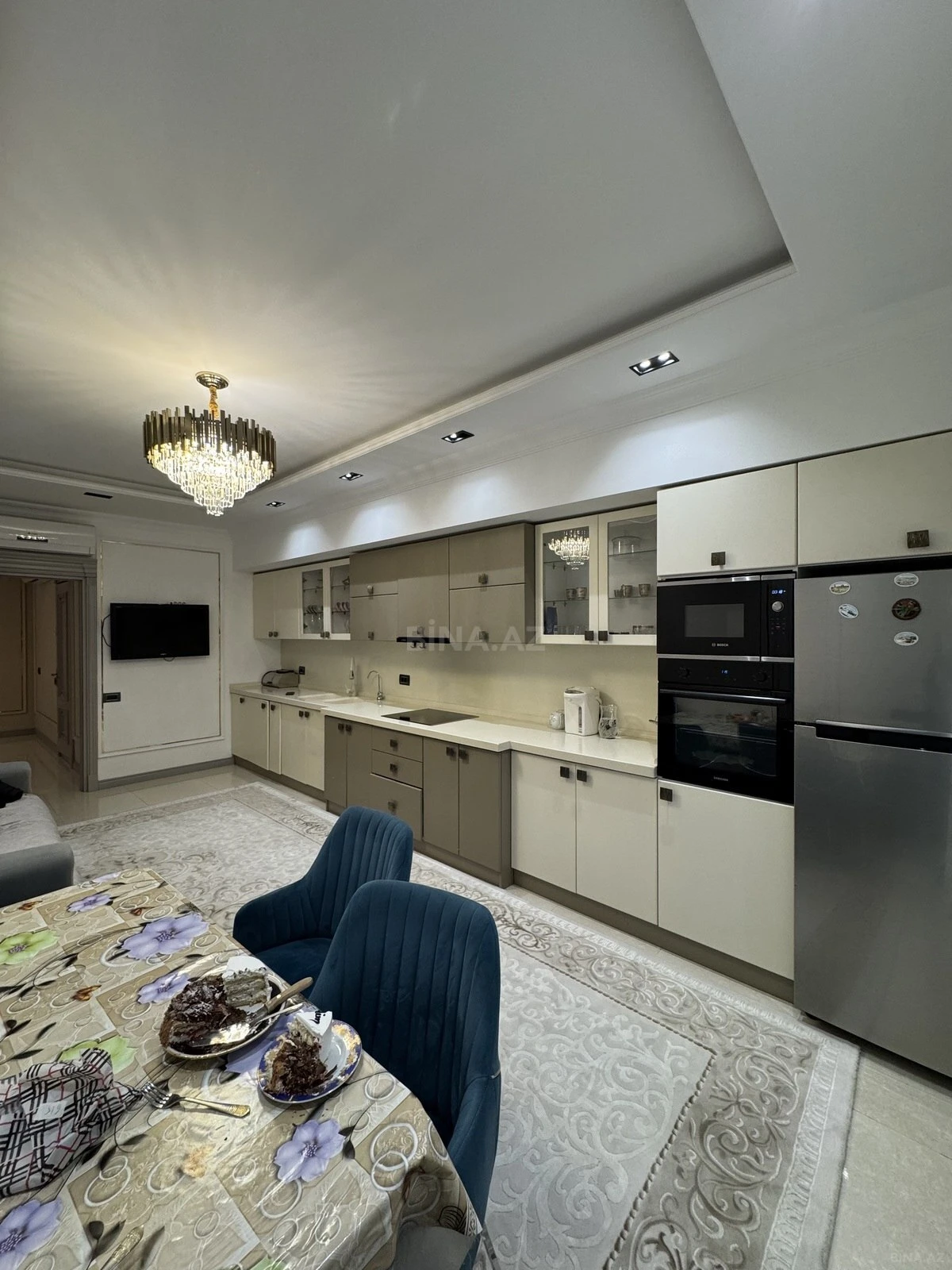 Satılır 4 otaqlı mənzil 240 m²