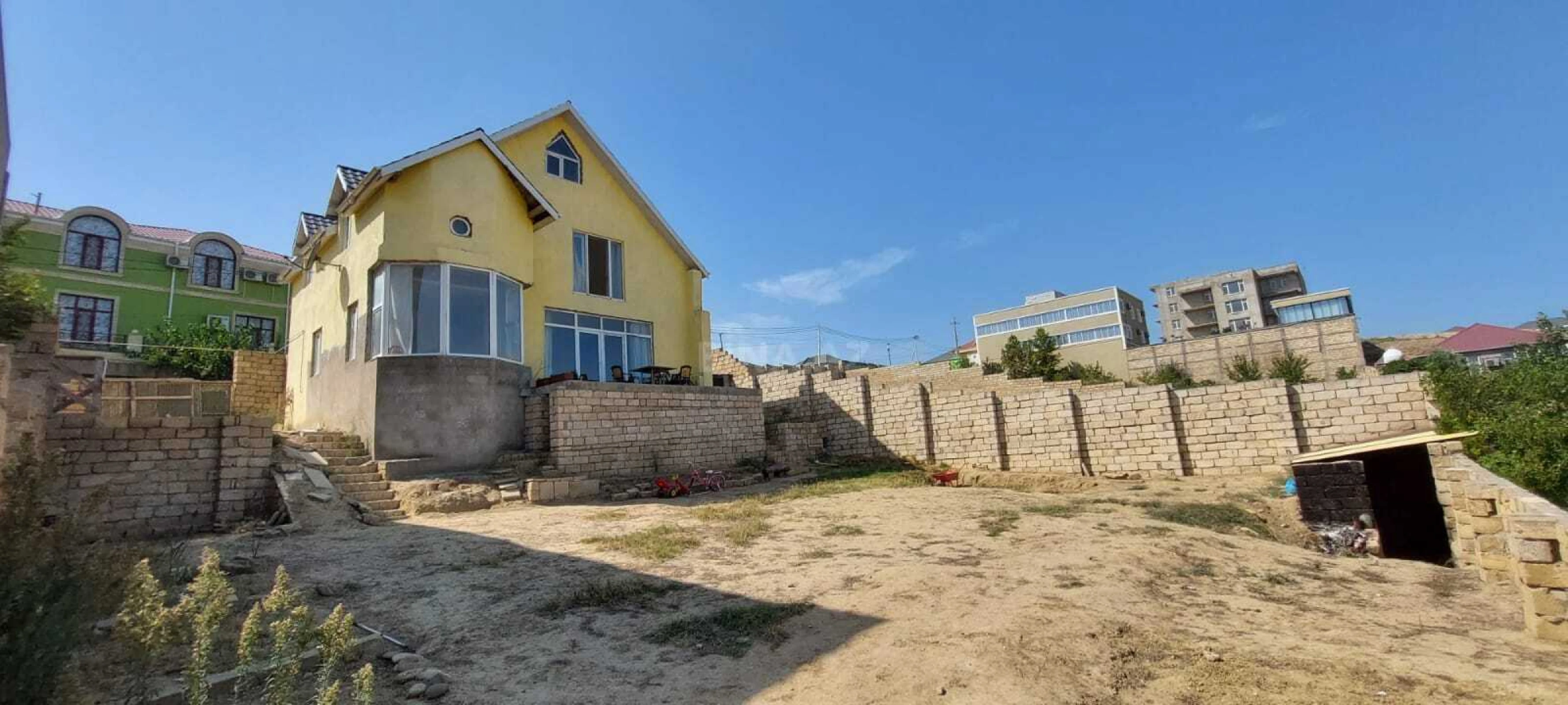 Satılır 4 otaqlı həyət evi 180 m²
