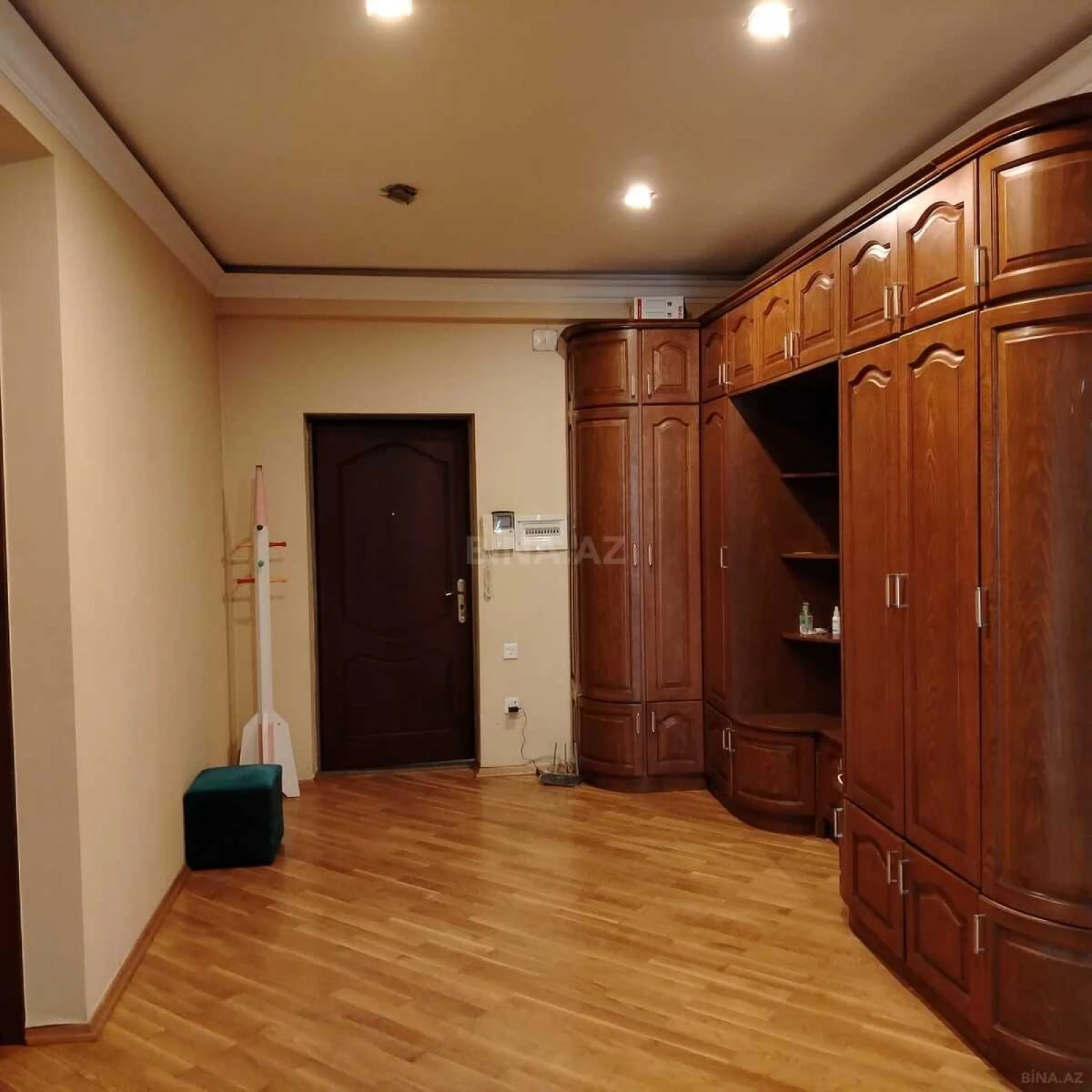 Kirayə verilir 3 otaqlı mənzil 150 m²